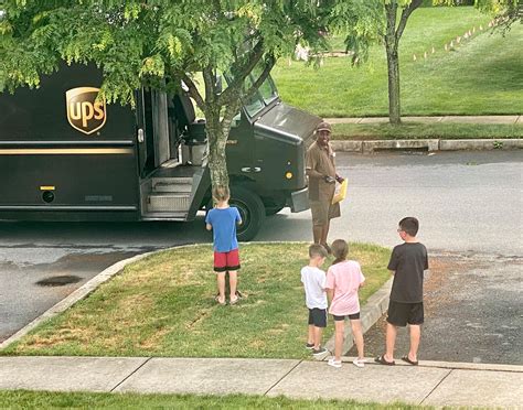 UPS CUSTOMER CENTER - 899 E Silverlake Rd, Tucson AZ - Hours