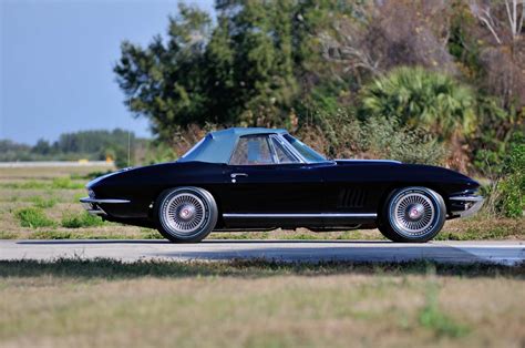 Black and Blue '67 Corvette Convertible Sells for $610,000 at Mecum's ...