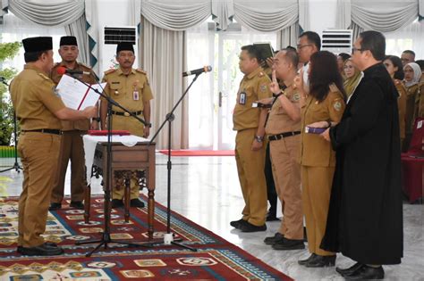 Gubernur Lantik Pejabat Pimpinan Tinggi Pratama Dan Pejabat