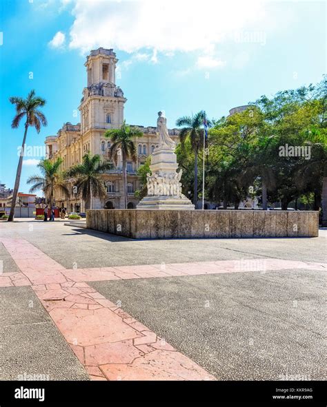 A Statue Of Jose Marti In Havana In The Parque Central Stock Photo Alamy