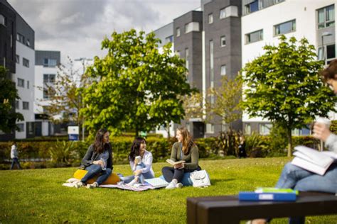 Queen Margaret University Conhe A Bolsa De Estudo Internacional