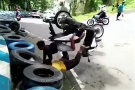 Menolong Korban Kecelakaan Motor Jangan Langsung Diangkat