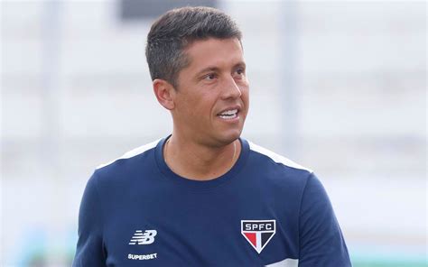 PVC comenta manutenção de Carpini como técnico do São Paulo Há