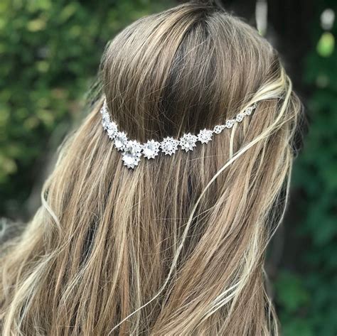 Floral accessories will soon dominate prom down do hairstyles 3