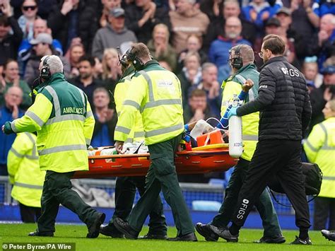 Everton vs Nottingham Forest Match Delayed for Nearly 10 Minutes Due to ...