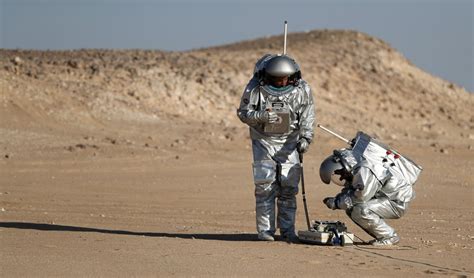 Agência Espacial Europeia divulga fotos impressionantes de Marte