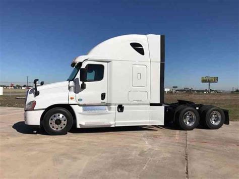 Freightliner Cascadia 2014 Daycab Semi Trucks