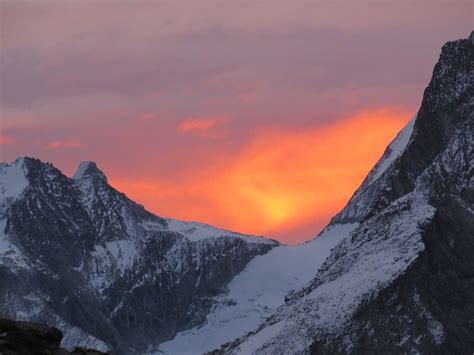 Herrliche Hochtour von La Gouille über Cabane des Aiguille Rouges zur