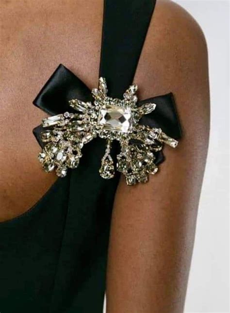 How To Wear Pins And Brooches To Easily Update Your Clothes Artofit