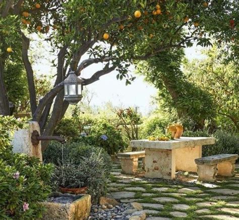 15 Italian Style Garden Ideas for a Romantic Courtyard