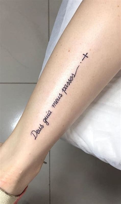 Frases De Deus Tatuagem Feminina - Tatto escrita Deus guia meus passos. | Tatuagem, Tatuagens, Frases para ...