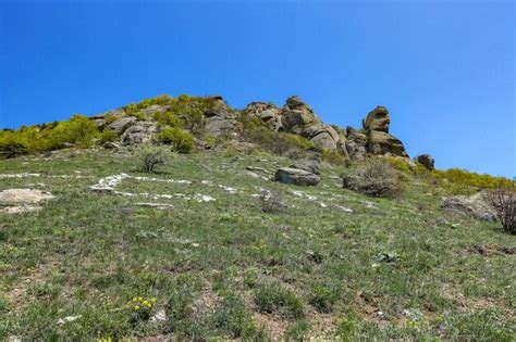 Montanhas Altas De Pedra Calc Ria Antigas De Forma Arredondada Na