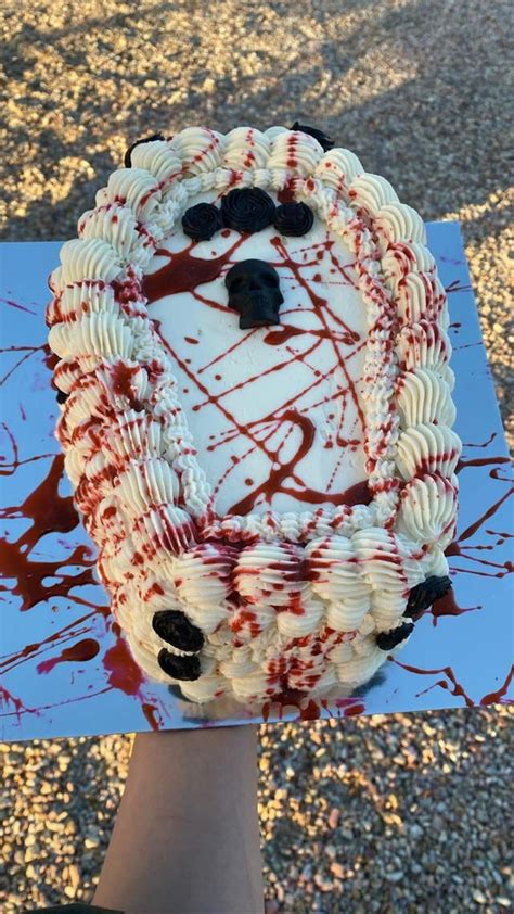 Unhappy Friday the 13th!! Cake for a work event today 🔪🩸 : r/Baking