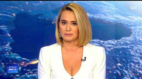 O recunoști Imagini rare cu Andreea Esca de la debutul în televiziune