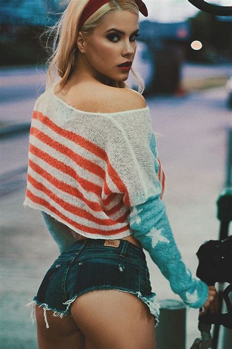 Blonde Girl In Tight Denim Shorts Girls In Short Shorts