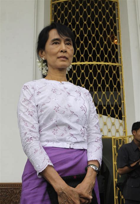 Aung San Suu Kyi Traditional Outfits Women Fashion