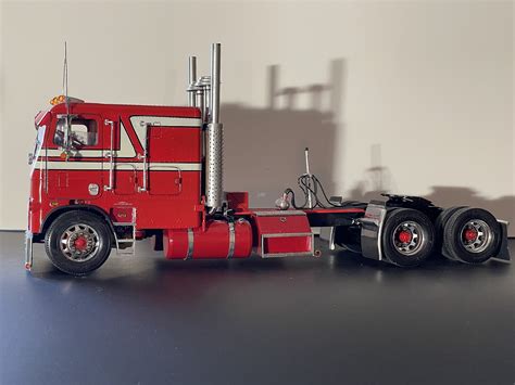 White Freightliner 2 In 1 SC DD Cabover Plastic Model Truck Kit 1