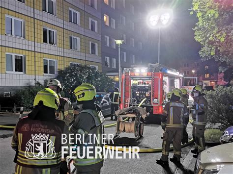 Berliner Feuerwehr On Twitter Update Es Brannten Balkon Und Teile