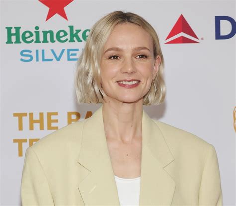 Oversized Odijelo Na Crvenom Tepihu Carey Mulligan Pokazala Kako Ga