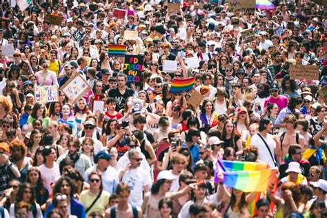 Paris Marche des fiertés LGBT six hommes interpellés pour homophobie