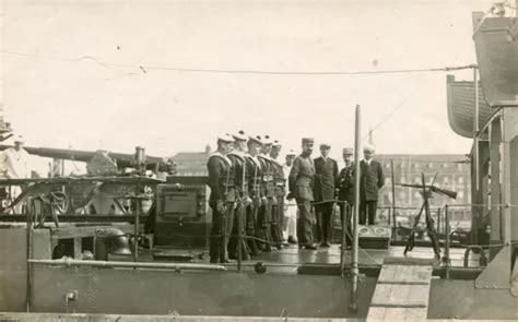 MILITAIRE CARTE PHOTO Soldats Marins Au Bachi Bateau De Guerre Canon