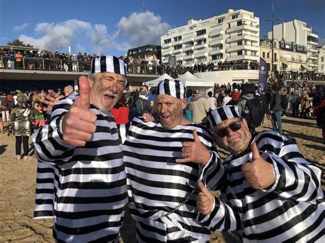 En Images Au Bain Des Givr S Des Sables Dolonne Personnes Se