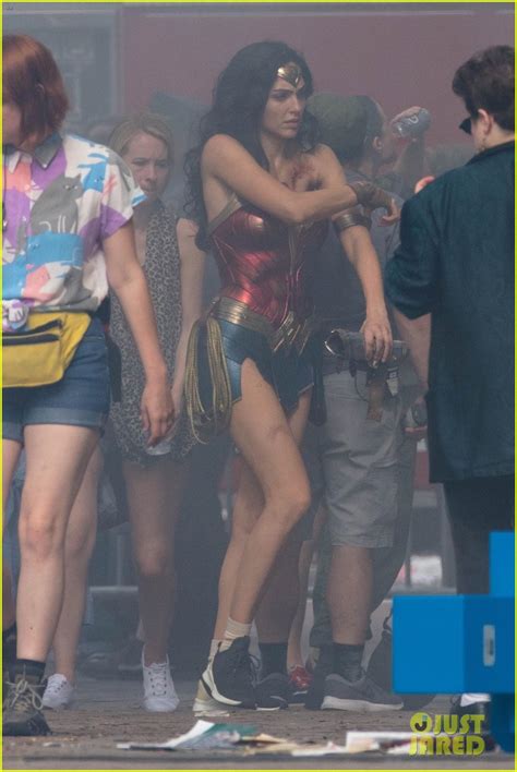 Photo: gal gadot stunts on wonder woman 1984 set 04 | Photo 4103593 ...