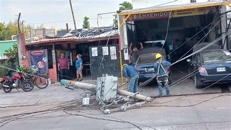 Cae Poste De La Cfe Y Deja Sin Energ A El Ctrica El Sector Jiquilpan De