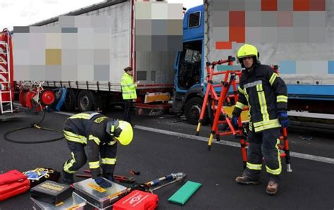 Viele Auffahrunf Lle Wegen Staus Auf Der Autobahn