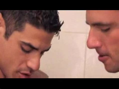 Trío gay en la ducha XVIDEOS