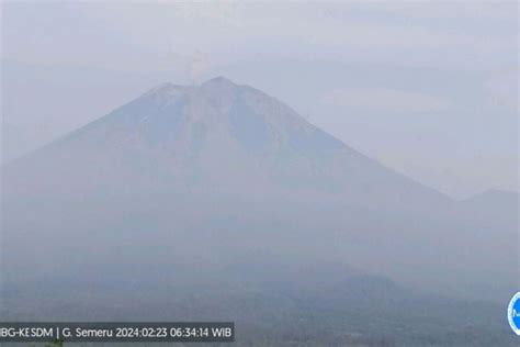 Gunung Semeru Erupsi Semburkan Abu Vulkanik Setinggi 400 Meter ANTARA