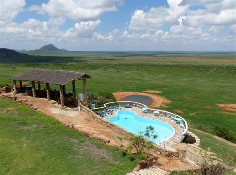 Blick Auf Pool Bar Und W Voi Safari Lodge Voi • Holidaycheck