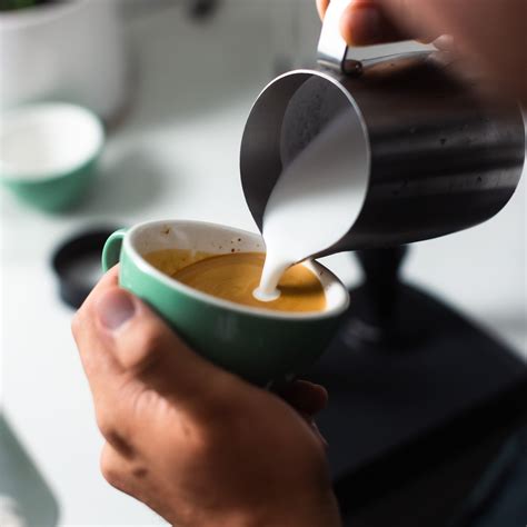 The key to mastering latte art at... - Breville Australia