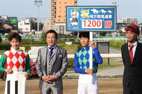 川崎の高月賢一調教師が地方通算1200勝「オーナーとスタッフのおかげ」 地方 競馬写真ニュース 日刊スポーツ