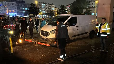 İstanbul Fatih te Tramvay Yoluna Giren Araç Seferleri Aksattı Haberler