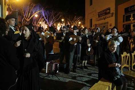 Noche de Finados llena la calle Arquitecto Marrero de tradición y