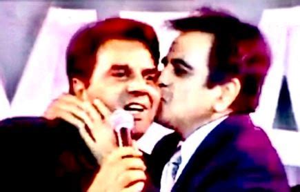 Dharmendra Pays Emotional Tribute To Dilip Kumar OrissaPOST