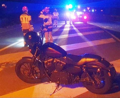 Aparatoso Accidente Entre Una Motocicleta Y Un Coche Deja Un Herido