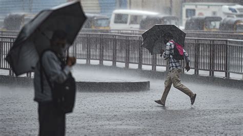 Mumbai Witnesses Moderate To Heavy Showers