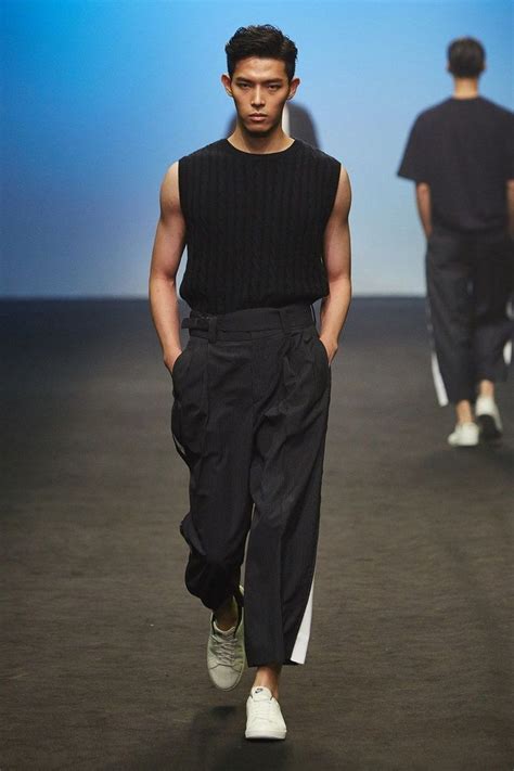 Calça larga masculina 20 looks para te inspirar a usar Seoul fashion