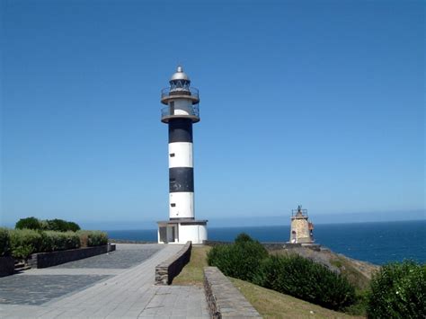 Entre El Rio El Mar Y La Monta A Faro Del Cabo San Agustin Ortiguera