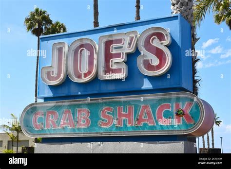 REDONDO BEACH CALIFORNIA 10 SEP 2021 Joes Crab Shack Sign A