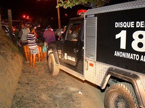 G1 Adolescente é executado oito tiros em bairro de Cariacica ES