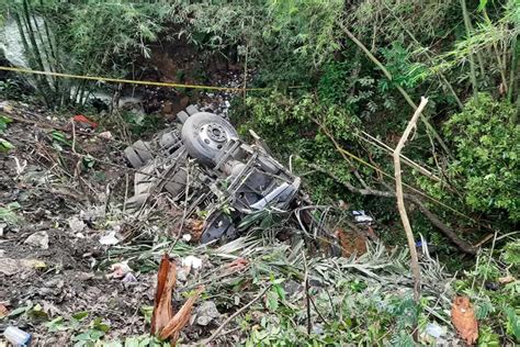 Bus Pariwisata Masuk Jurang Di Tasikmalaya Tidak Tinggalkan Jejak