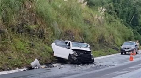 Grave Acidente De Tr Nsito Deixa Uma Pessoa Morta E Duas Fer