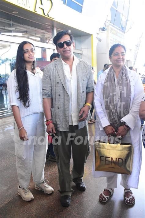 Ravi Kishan with family snapped at the Goa airport to attend Rakul ...