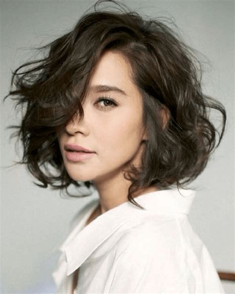 60 Unbeatable Short Hairstyles For Long Faces [2020]