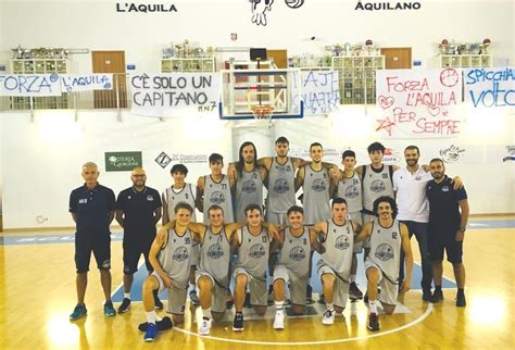 Il Nuovo Basket Aquilano Si Presenta In Comune Con Il Sindaco Dell