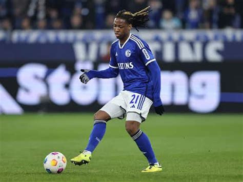 Brandon Soppy Bei Startelf Debüt Auf Schalke Von Den Fans Gefeiert