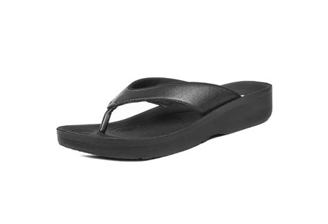 10 Best Flip Flops For Flat Feet According To Podiatrists Well Good